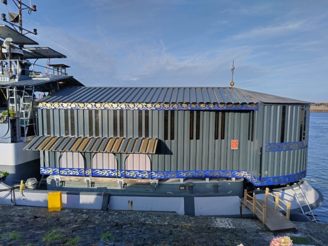 Schwimmendes Gregorianisches Kloster