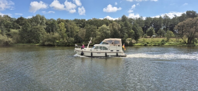 Siehe da: Eine Joy passiert uns unter deutscher Flagge