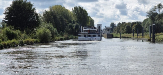 Passagierschiffe haben wie Frachter im Vorfahrt