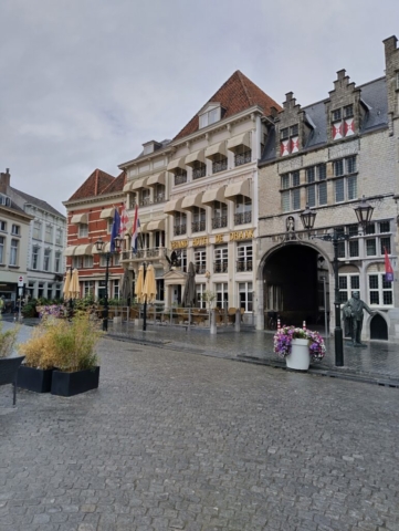 Grand Hotel de Draak, das älteste Hotel in den Niederlanden
