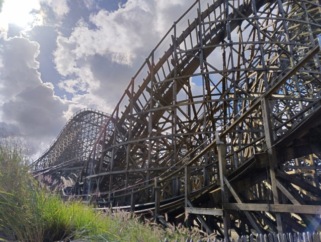 Grösste und schnellste hölzerne Berg- und Talbahn in den Benelux-Ländern