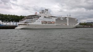 Kreuzfahrtschiff in Rouen