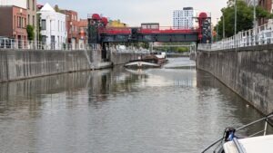 Enge Durchfahrt durch Bruxelles